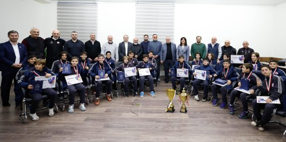 რუსთავის მერმა ნინო ლაცაბიძემ საფეხბურთო კლუბ ,,რუსთავის” 12 წლამდელთა გუნდს ელიტ ლიგის მოგება მიულოცა