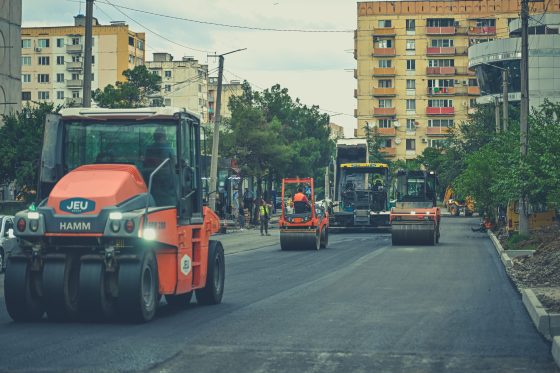 რუსთავში საგზაო ინფრასტრუქტურის მოწესრიგების მიზნით, მასშტაბური პროექტი მიმდინარეობს
