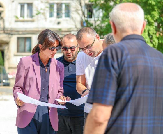 ნინო ლაცაბიძე-ქალაქის განვითარებისთვის ცენტრალური ქუჩების რეაბილიტაციის პარალელურად, შიდასაუბნო სივრცეების მოწყობაც მნიშვნელოვანია და მოსახლეობის ჩართულობით, პროექტები სწორედ ამ პრინციპით  გვაქვს გადანაწილებული